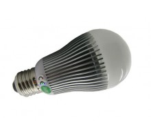 LED žárovka 6W, patice E27, studené bílé světlo